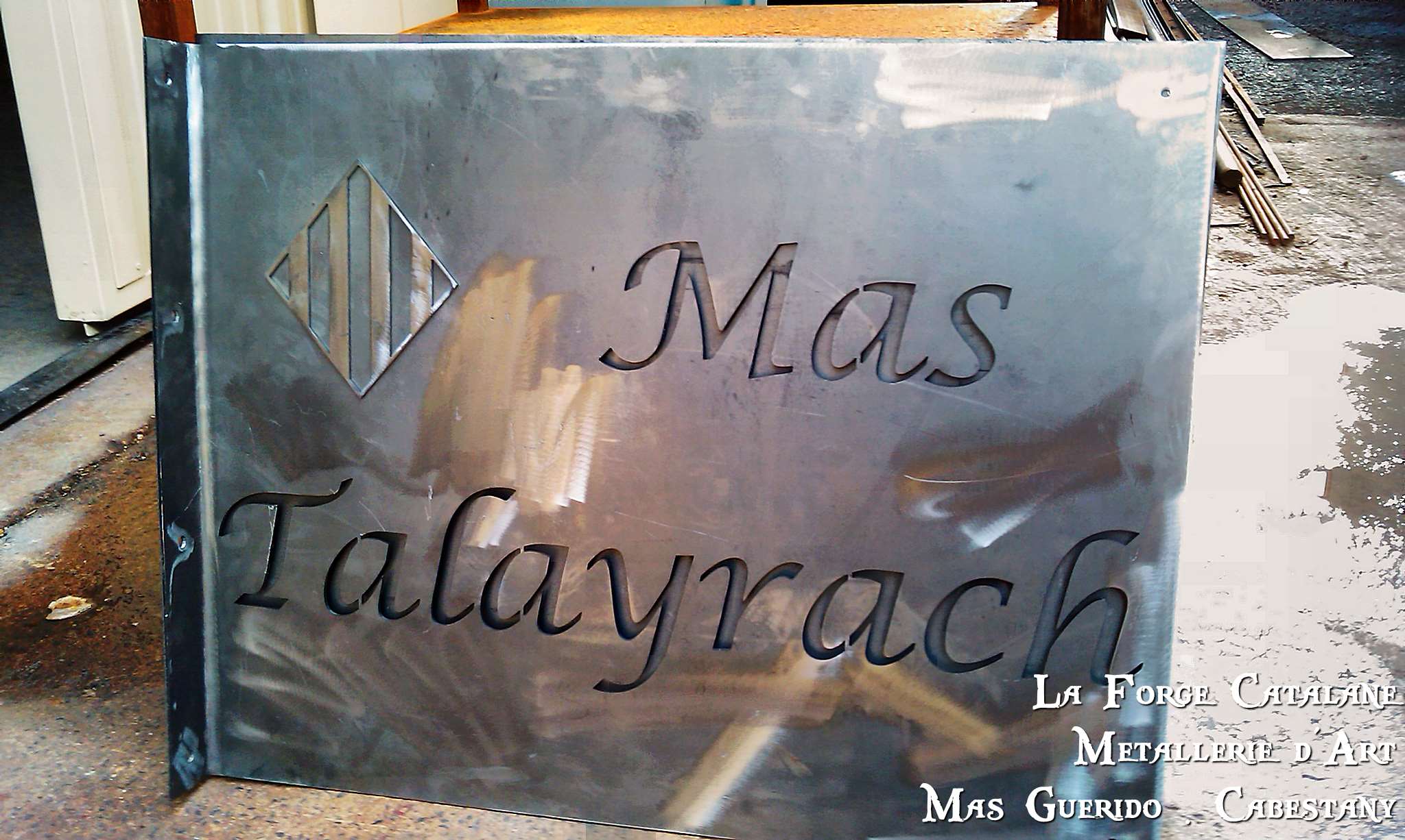 Enseigne mas talayrach les angles forge catalane.jpg